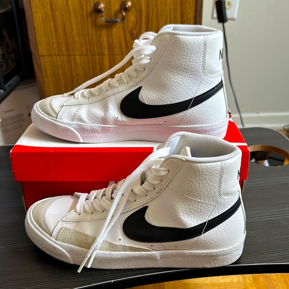 Nike Shoes - Nike Blazer 6.5Y/7W
